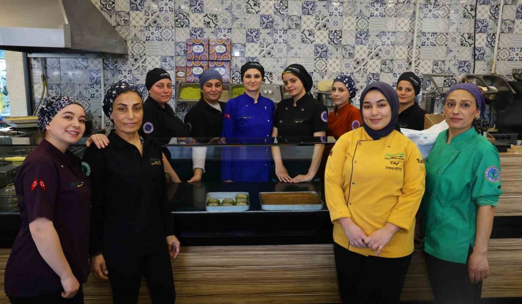 Evini satıp tatlıcı oldu, şimdi kadınlara istihdam&nbsp;sağlıyor