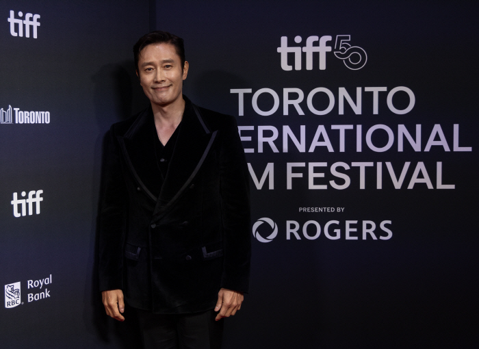 Lee Byung-hun Honored with Special Achievement at Toronto Film&nbsp;Festival