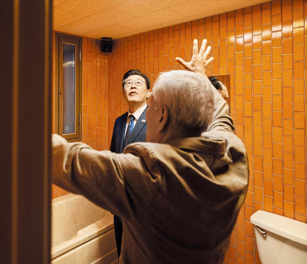 Lee Jae-myung Honors Police Day at Historic&nbsp;Location