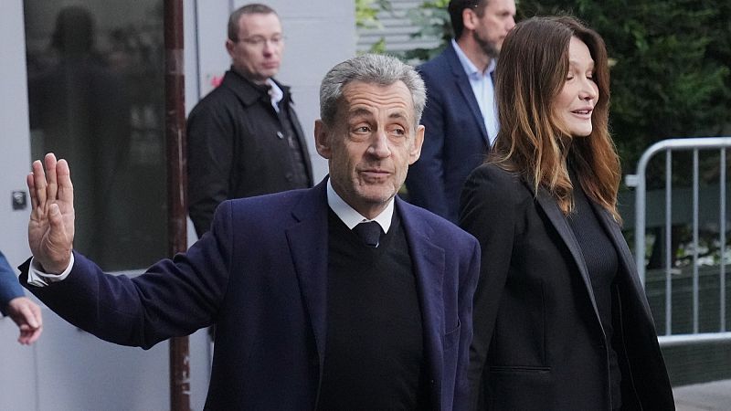 What Symbolic Books Did Nicolas Sarkozy Bring to&nbsp;Prison?