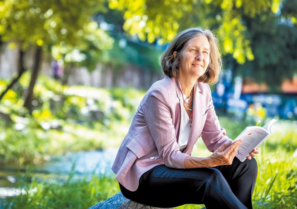 Stanford Expert Warns: Digital Dopamine Sparks Addiction&nbsp;Epidemic