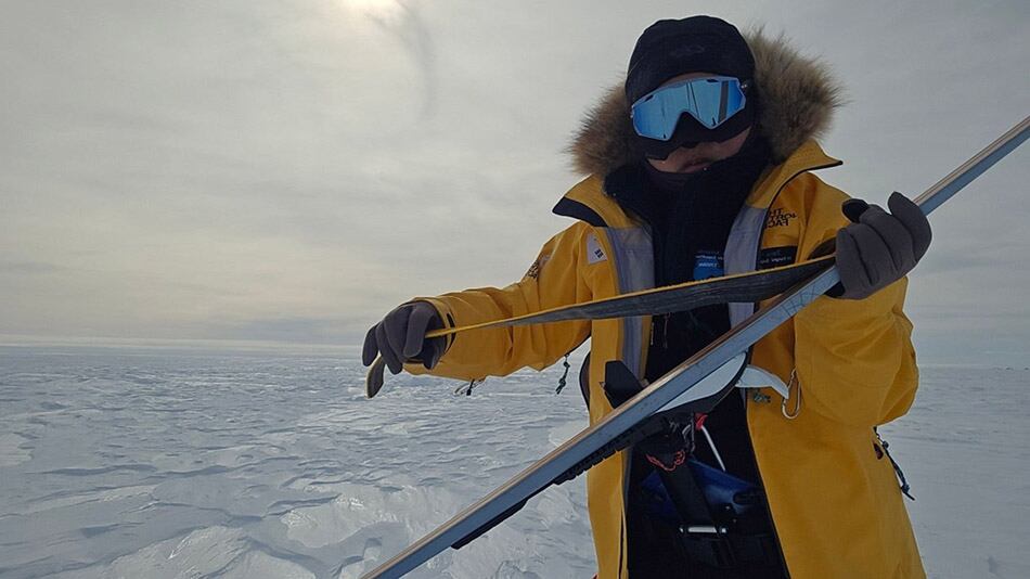 Antarctic Explorer Fights Ski Skin Crisis&nbsp;Midway
