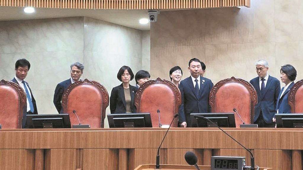 People Power vs. Democratic Party: Chaos in National Assembly&nbsp;Audits