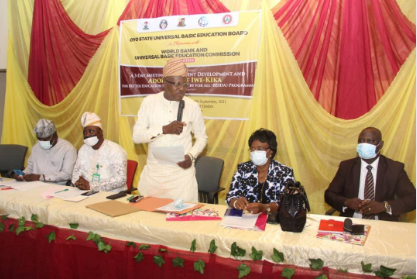 Alumni Celebrate Oyo Gov for Hiring 15,000&nbsp;Teachers