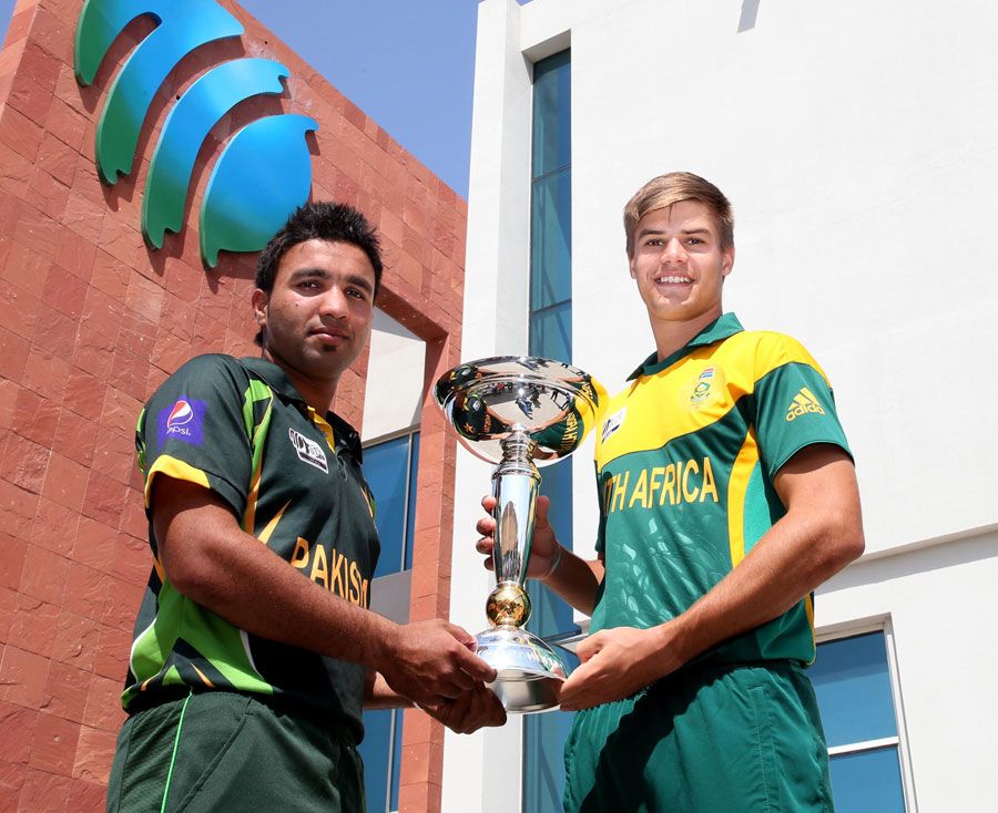 Shan Masood and Aiden Markram Reveal Trophy Before Pakistan-South Africa Test&nbsp;Clash