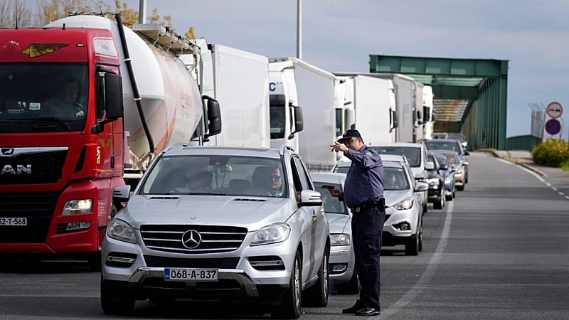 EU Border Checks for Tourists Paused at&nbsp;Dover
