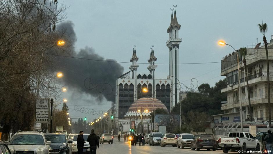 Syria: Thousands Flee Aleppo as Army and Kurds&nbsp;Clash