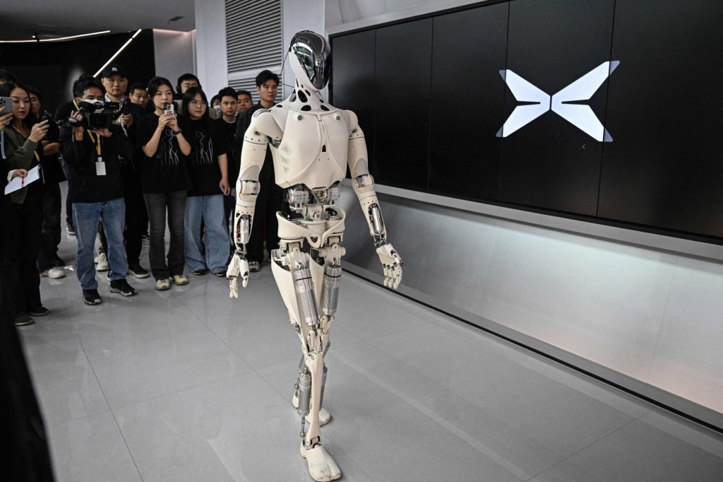 When a Robot Falls: Xpeng Navigates Fallout from Humanoid’s Public&nbsp;Plunge