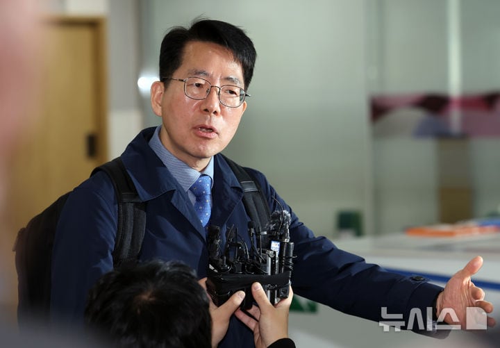 Hwang Jong-woo Champions Arctic Route, Supports Busan&nbsp;Relocation