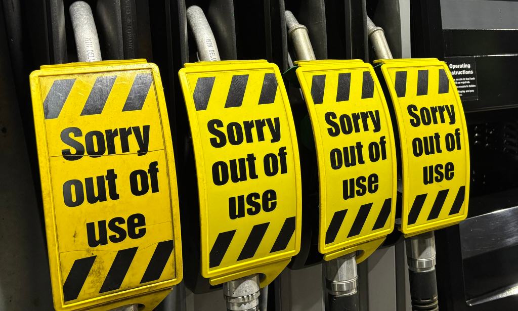 Queues form at petrol stations as price fears rise amid Iran conflict: Forecourts ‘running dry’