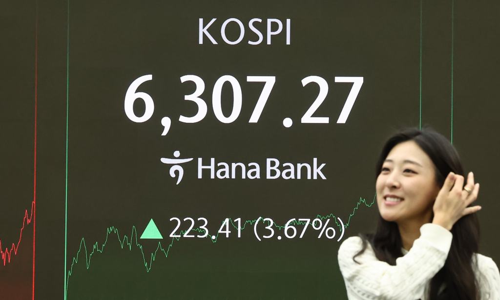 ETF inflows boost market as foreign investors sell