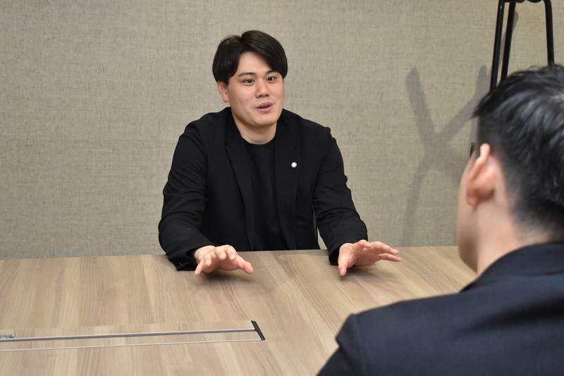 Easy English News: More Japanese Seek Side Jobs to Gain New&nbsp;Skills