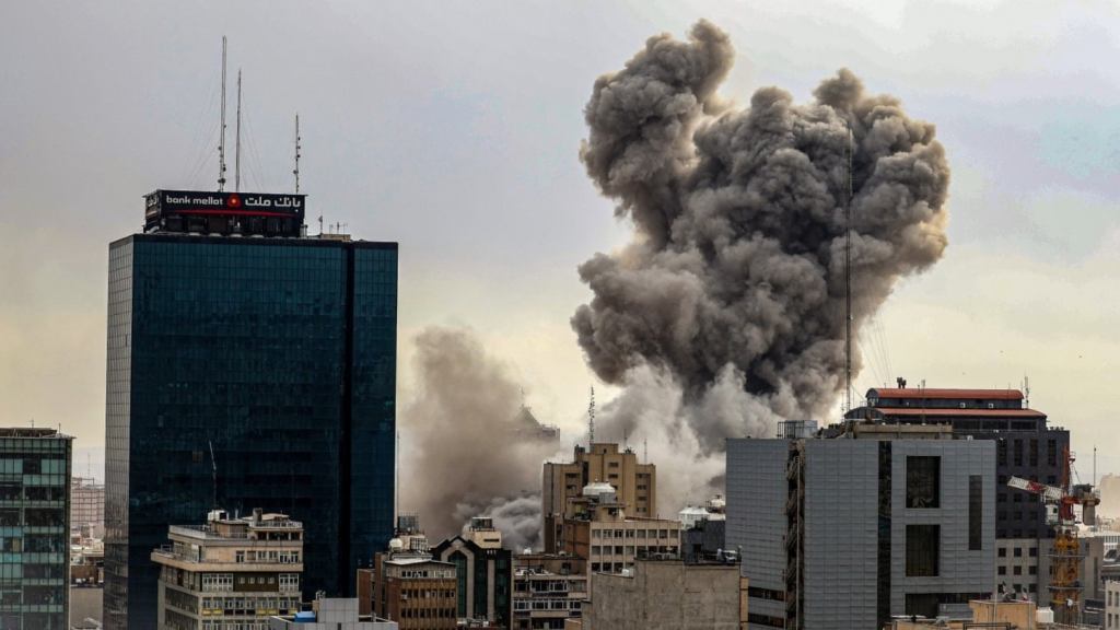 US Strike Targets Telecom Tower as Explosions Shake Southern&nbsp;Iran