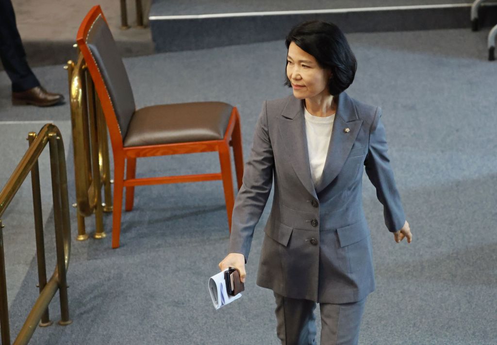 Democratic Party to discipline Lee Jin-sook over Gwangju uprising&nbsp;remarks