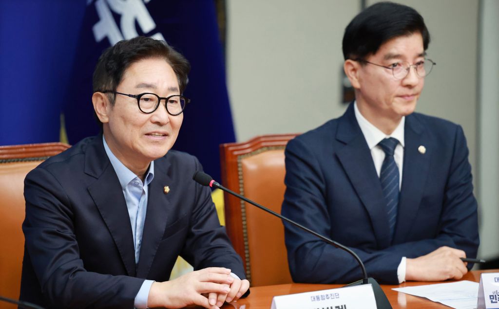 Democratic Party, Rebuilding Korea Party clash over merger&nbsp;talks