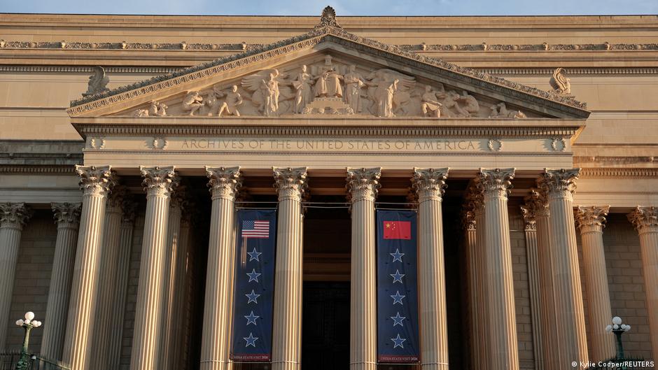Xi wraps up US visit with trip to National&nbsp;Archives